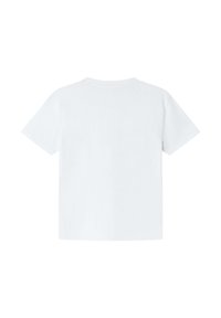 Camiseta de algodón blanca con mangas cortas, cuello redondo y corte recto, con una textura suave y sin patrones o gráficos visibles.
