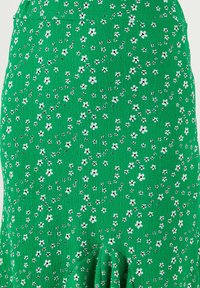 REGULAR FIT - Áčková sukně - green