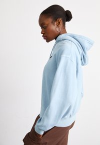 Carhartt WIP HOODED NELSON - Bluză de molton - dusty ice