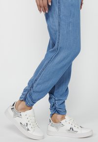 Koroshi JOGGING  - Treniņtērpa apakšdaļas - azul med medium blue