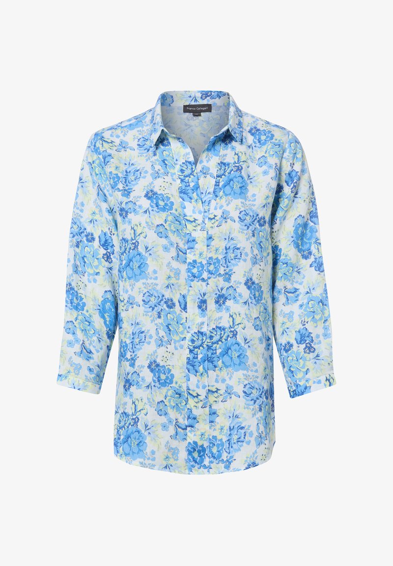 Chemise longue à manches longues pour femme avec des boutons, motif floral bleu et vert clair sur fond blanc.