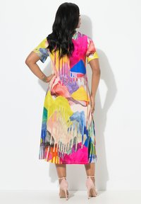 Ulla Popken PRINT SHORT SLEEVE V-NECK - Jurk - magenta