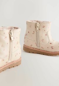 Next WIDE FIT- ZIP TASSEL  - Žieminiai batai - neutral floral