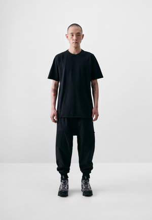 11 BY BBS CONSTRUCTED TEE - Basic T-shirt - black