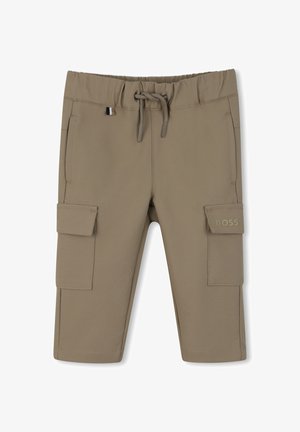 Pantaloni cargo beige per bambini con elastico in vita, coulisse, tasche laterali e tasche con pattina etichettate "BOSS" sulla gamba destra.