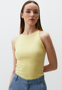 Unausgewählt, yellow