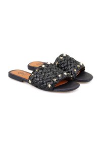 Zwarte geweven slide sandalen met een textuur bovenkant, gouden studs en een platte zool. Ontworpen voor casual draagstijl met een open teen.