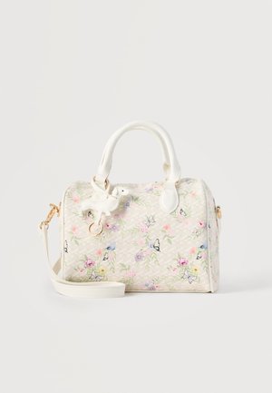 Sac à main blanc avec motifs floraux et papillons, poignées supérieures, bandoulière amovible et un petit pendentif en forme de chien.