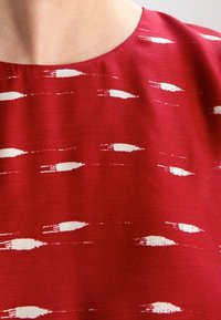Hobbs Robe de jour - red