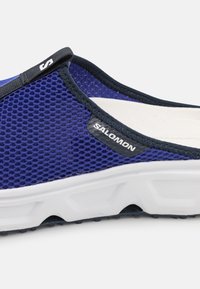 Salomon REELAX SLIDE 6.0 - Papucsok - clematis blue/white/dark sapphire