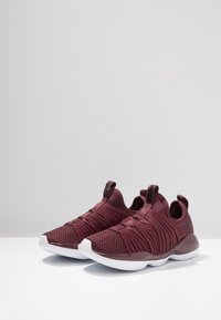 Puma Scarpe da allenamento - dark red