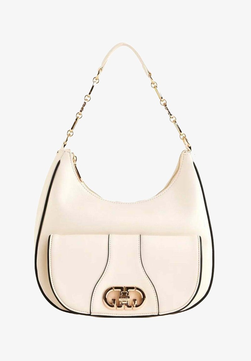 Borsa a spalla in pelle crema con tracolla a catena dorata, tasca frontale con patta e dettaglio della chiusura con logo dorato.