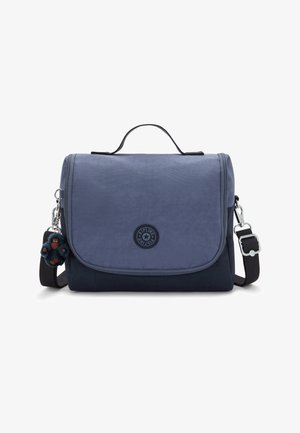 Sac à bandoulière Kipling bleu marine avec une poignée supérieure, une sangle noire réglable, un rabat à fermeture éclair et un petit porte-clés peluche singe attaché.