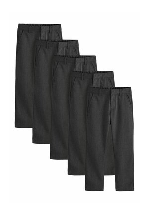 Päť párov tmavosivých spoločenských nohavíc usporiadaných prekrývajúcich sa, ktoré ukazujú rovný strih nohavíc s pútkami na opasok a bočnými vreckami.