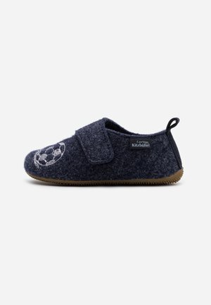 KLETTMODELL MIT FUßBALLSTICK - Slippers - dunkelblau
