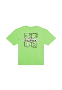 Camiseta de algodón verde claro con un estampado gráfico de soles y lunas en negro y rosa en la parte posterior, con cuello redondo.
