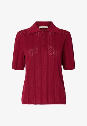 Bordeauxkleurig gebreid poloshirt met korte mouwen, kraag, knopenlijst en subtiele textuur met diamantpatronen over het geheel.