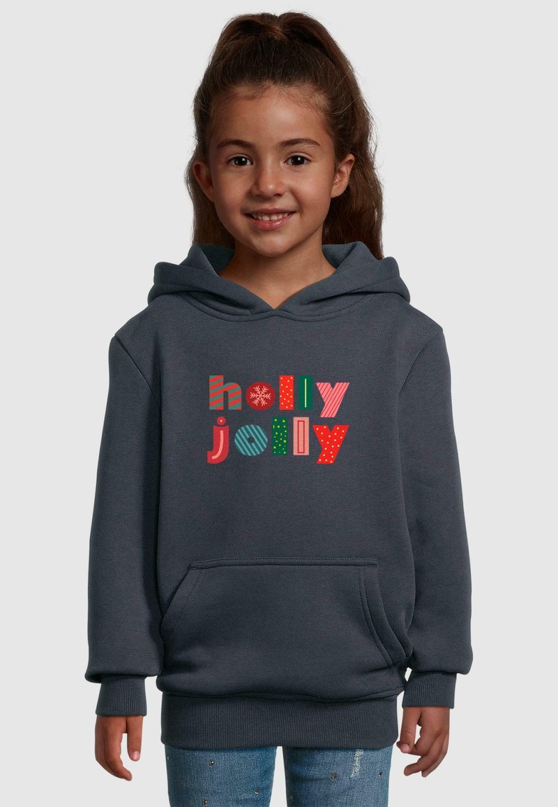 Dunkelgrauer Hoodie mit einem bunten "holly jolly" Grafikdesign, das verschiedene Muster enthält. Mit einer frontalen Tasche und gerippten Bündchen.