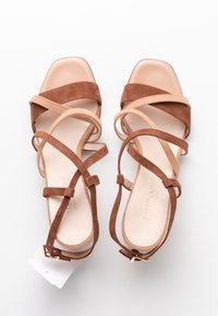 Peter Kaiser Sandales à talons hauts - brown