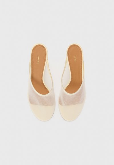 NEOUS AMALTHEA - Šľapky na opätku - cream