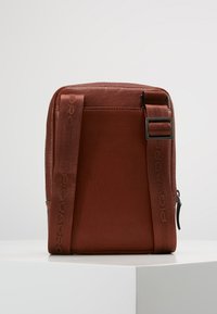 Piquadro SQUARE  - Umhängetasche - brown