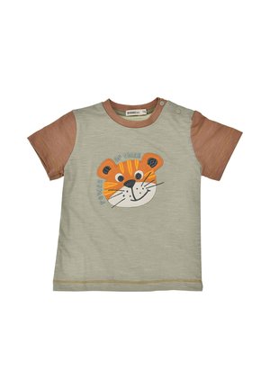 Maglietta a maniche corte per bambino con corpo beige, maniche marroni e una faccia di tigre sorridente ricamata con la scritta "FORZA DELLA TIGRE" sul davanti.