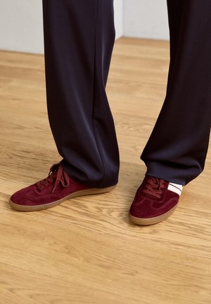 Baskets basses - dark red