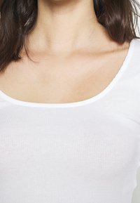 Monki Långärmad tröja - white