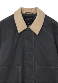 Veste gris foncé avec col en velours beige, poches avant et coutures apparentes, taille small indiquée par Calliope.
