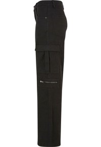 Pantaloni cargo neri realizzati in tessuto resistente, dotati di più tasche, una tasca laterale con zip e un design a gamba dritta.
