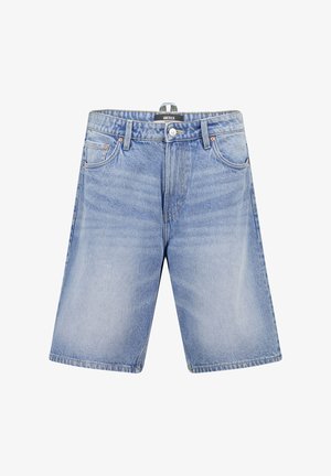 Vaaleansiniset farkkushortsit, joissa on rento malli. Shortseissa on nappi- ja vetoketjuhukatus, vyölenkit sekä viisi taskua.