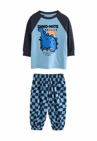 Dječji set pidžame s dva dijela. Plavi gornji dio s raglan rukavima s grafikom dinosaura i natpisom; hlače u mornarskoj kocki s elastičnom trakom. Mekani pamuk.