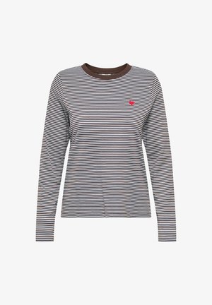 Langarmshirt met ronde hals en horizontale strepen in bruin en wit; met een klein rood hartje geborduurd op de linkerborst.
