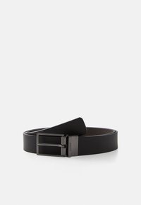 Ceinture en cuir noir avec une finition lisse, dotée d'une boucle en métal argenté et de deux pattes, conçue pour un look épuré et minimaliste.