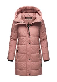 Pūsta rozā ziemas jaka ar noņemamu kapuci, priekšējo rāvējslēdzēju, pogām ar spiedpogu, sānu kabatām un melniem akcentiem uz piedurknēm un rāvējslēdzēja.