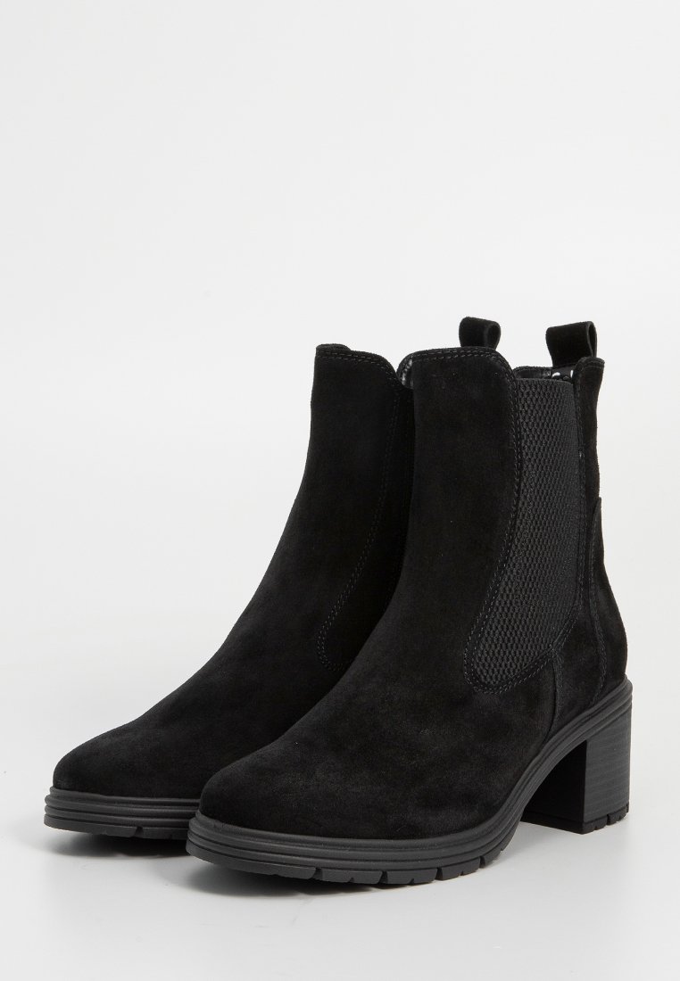 Zwarte suède enkellaarzen met elastische zijkanten, een gestructureerde afwerking en een stevige zwarte hak voor stabiliteit. Volledige dekking.