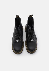 Dr. Martens Stivaletti stringati - black