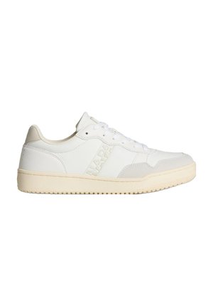 Sneaker bianco in pelle con texture liscia, accenti tonali, chiusura con lacci e branding in rilievo sul lato. Suola in gomma per una maggiore aderenza.