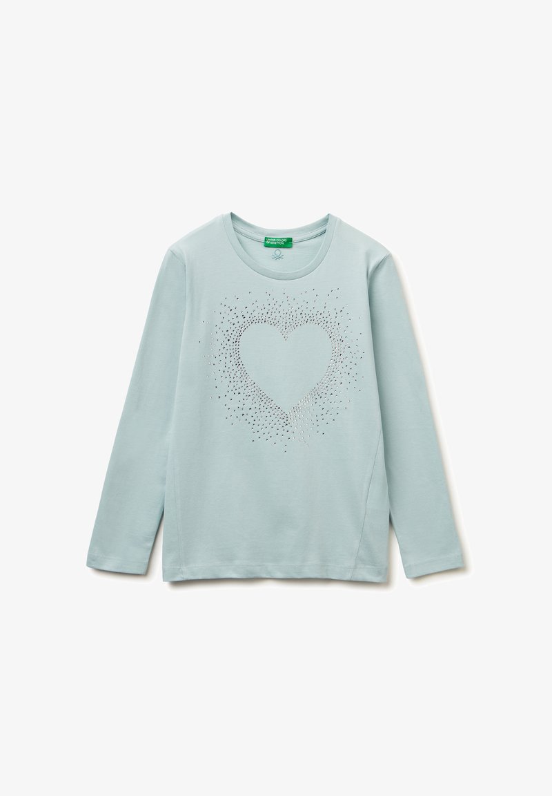 Lichtblauwe lange mouw shirt met een ronde hals en een hartontwerp gemaakt van kleine zilveren studs, met een relaxte pasvorm en een zachte textuur.