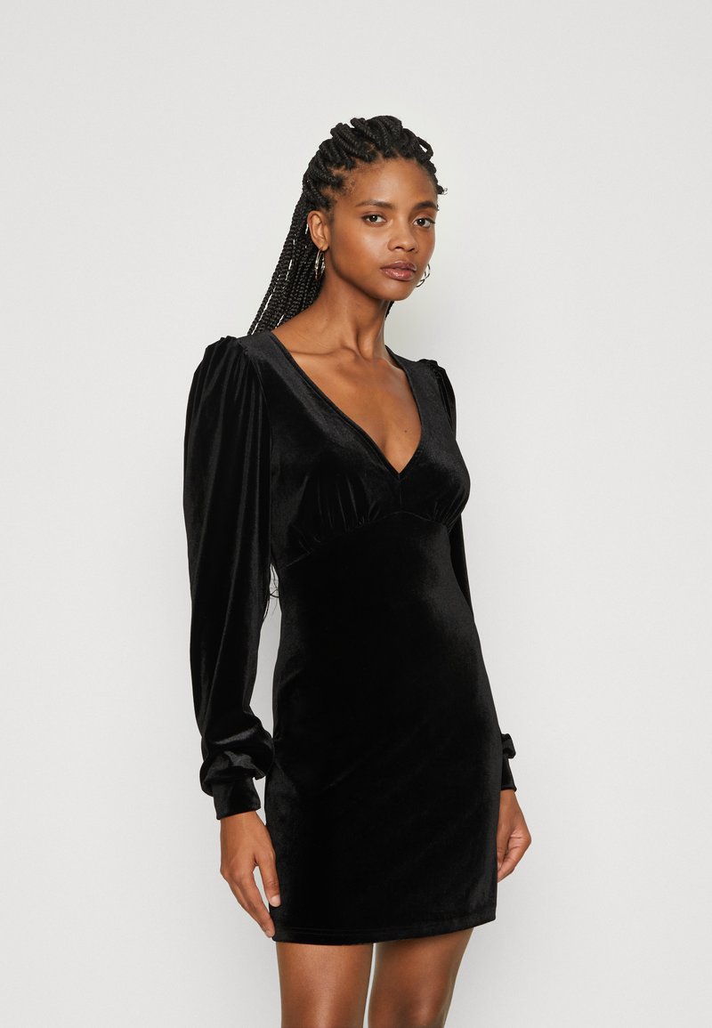 ONLY - ONLSMOOTH V NECK DRESS - Robe de soirée - black, Agrandir