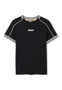 Zwarte T-shirt met korte mouwen van katoen. Heeft witte accentstrepen op de mouwen en een klein wit DKNY-logo aan de voorkant.