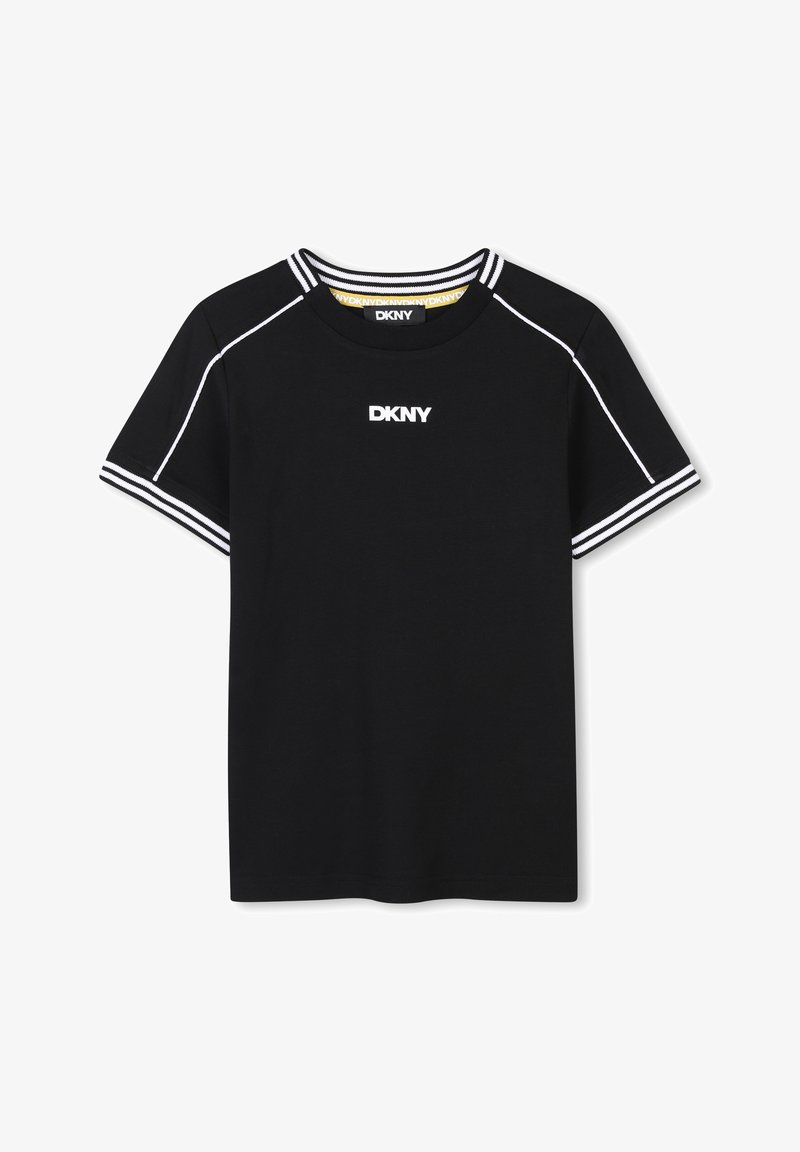 Zwarte T-shirt met korte mouwen van katoen. Heeft witte accentstrepen op de mouwen en een klein wit DKNY-logo aan de voorkant.