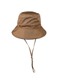 Bruine bucket hat met een brede rand en een gestructureerde afwerking. Heeft een kinband met een verstelbare togglesluiting en een metalen accent.
