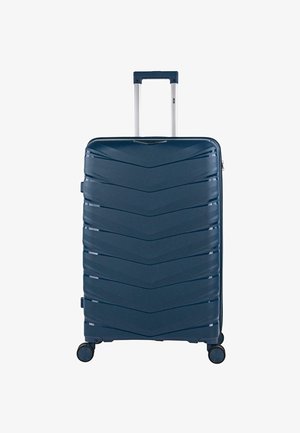 Maleta rígida azul marino con asa extensible, cuatro ruedas giratorias y un patrón de chevron en el panel frontal.