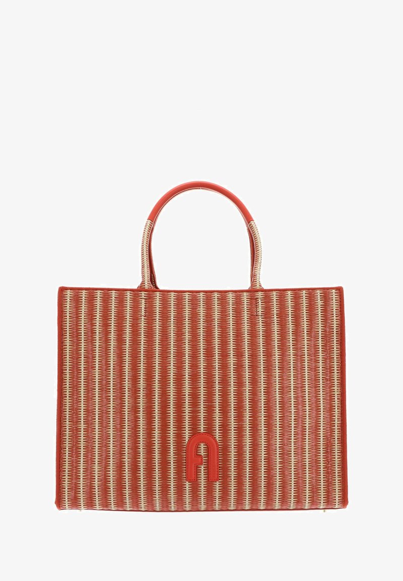 Czerwona i beżowa pleciona torba torebka o prostokątnym kształcie, teksturowanej powierzchni, dwóch uchwach oraz charakterystycznym czerwonym logo na przodzie.