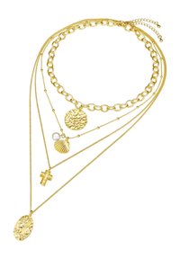 Zlata plastična ogrlica, ki vključuje teksturirane diske, školjčni obesek, biserni poudarek in obesek v obliki križa na različnih stilih verig.