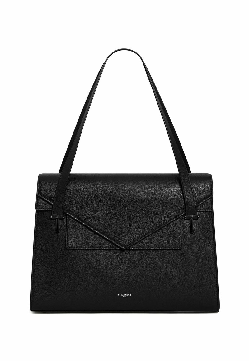 Borsa a spalla nera in pelle con un design strutturato, chiusura a pattina e una tasca frontale. Caratterizzata da una texture liscia e da spallacci lunghi e sottili.