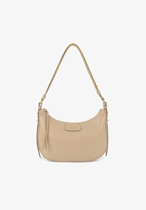 Sac à épaule en cuir beige avec une forme courbée, doté d'une seule sangle, de quincaillerie en ton doré et de détails de logo embossé à l'avant.