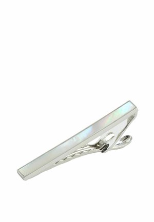 Silberne Metall-Krawattenklammer mit reflektierendem Perlmutt-Einlage an der Vorderseite, schräg auf weißem Hintergrund gezeigt.