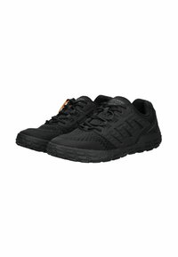 Chaussures de sport noires avec une tige en mesh, semelles en caoutchouc et détails texturés. Design minimaliste avec lacets plats et bout renforcé.